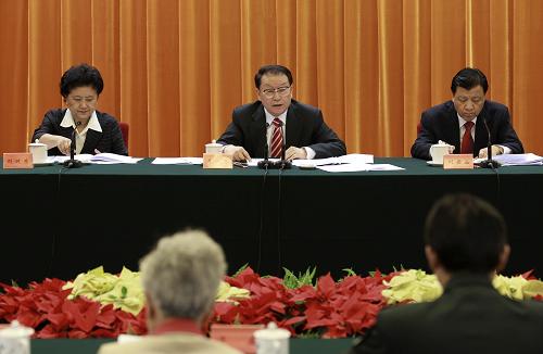 5月23日,纪念毛泽东同志《在延安文艺座谈会上的讲话》发表70周年座谈会在北京人民大会堂举行。中共中央政治局常委李长春出席座谈会并讲话。新华社记者 庞兴雷 摄