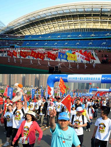 体育事业成绩斐然,全民健身方兴未艾。上图:2013年8月31日,第十二届全国运动会在沈阳开幕;下图:2012年5月19日,第十届大连国际徒步大会,市民挥手致意。新华社记者 杨青 摄