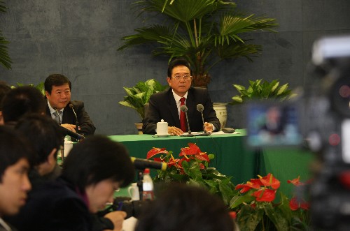 陈云林访台前夕接受台媒专访 10月30日,海峡两岸关系协会会长陈云林在北京接受台湾媒体联合采访。 11月3日,陈云林将率海协会协商代表团访问台湾。 新华社记者汪永基摄