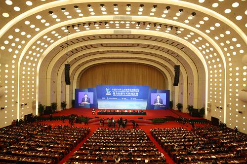 10月31日,中国2010年上海世博会高峰论坛在世博中心开幕。 当日,中国2010年上海世博会高峰论坛在世博中心举行,会期一天。 新华社记者裴鑫摄