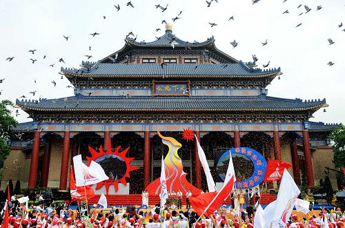 这是2009年3月22日,广州亚运会倒计时600天群众文化活动暨“亚运广州行”启动仪式在中山纪念堂主会场举行。新华社记者 刘大伟 摄