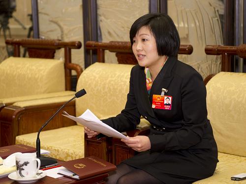 3月7日,来自浙江的全国人大代表金颖颖建议确定民间借贷的法律效力和借贷利率,明确民间借贷与非法集资的法律界限。新华社记者 黄敬文 摄