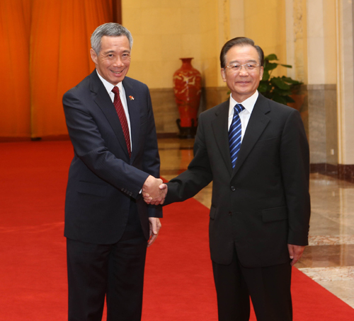 9月6日,中国国务院总理温家宝在北京人民大会堂举行仪式,欢迎新加坡总理李显龙访华。新华社记者 刘卫兵 摄