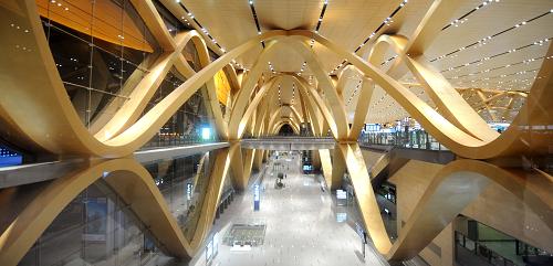     竣工落成的昆明长水国际机场出发大厅(6月25日摄)