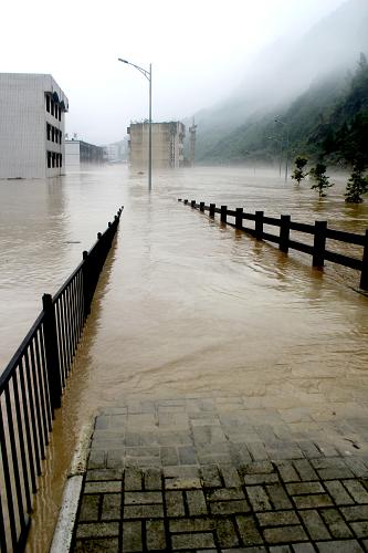 7月9日,四川绵阳北川老县城因暴雨被淹。新华社发(王关伦 摄)