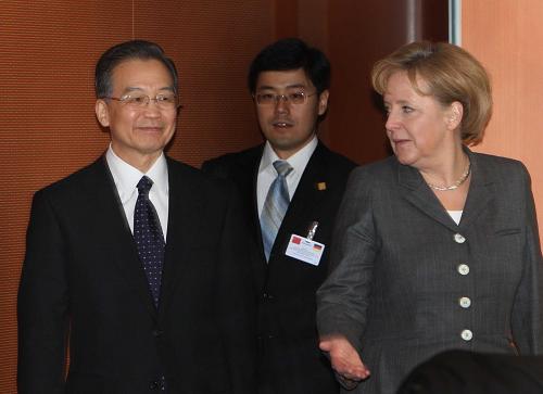 1月29日,国务院总理温家宝在柏林与德国总理默克尔举行会谈。新华社记者 兰红光 摄