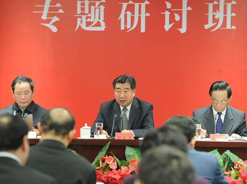 4月9日,中共中央政治局委员、国务院副总理回良玉在北京出席省部级领导干部宗教工作专题研讨班开班仪式并讲话。新华社记者 丁林 摄