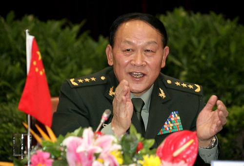 中华人民共和国成立60周年之际,中央军委委员、国务委员兼国防部长梁光烈日前在接受新华社记者采访时指出,60年来,在以毛泽东同志、邓小平同志、江泽民同志为核心的党的三代中央领导集体和以胡锦涛同志为总书记的党中央领导下,我军经过艰苦奋斗,逐步由过去单一军种发展到现在的诸军兵种合成,部队革命化现代化正规化水平不断提高,为祖国安宁、国家富强、人民幸福作出了重要贡献。这是中央军委委员、国务委员兼国防部长梁光烈(资料照片)。新华社发
