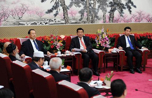 1月20日,在中华民族传统节日春节即将到来之际,中共中央政治局常委、全国政协主席贾庆林邀请全国性宗教团体负责人到北京中南海座谈,与大家一起畅叙友情,共庆佳节。 新华社记者 黄敬文 摄