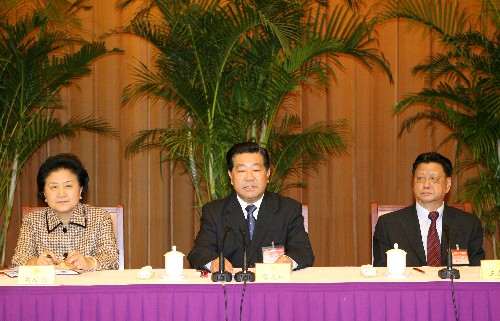 12月7日,为期三天的全国地方政协工作经验座谈会在北京闭幕。中共中央政治局常委、全国政协主席贾庆林出席闭幕会并讲话。 新华社记者 黄敬文 摄