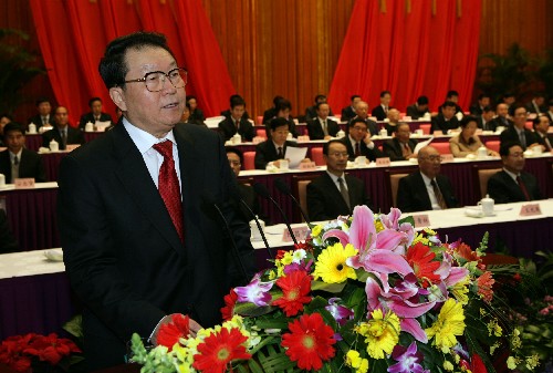 12月16日,中国民主建国会第九次全国代表大会在北京开幕。中共中央政治局常委李长春会见全体与会代表,并代表中共中央致贺词。 新华社记者 姚大伟 摄