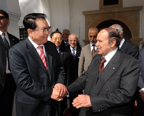 3月24日,中共中央政治局常委李长春在阿尔及尔会见阿尔及利亚总统布特弗利卡。 新华社记者 马占成 摄