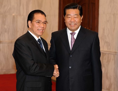 6月1日,中共中央政治局常委、全国政协主席贾庆林在北京钓鱼台国宾馆会见越共中央总书记农德孟。 新华社记者 高洁 摄