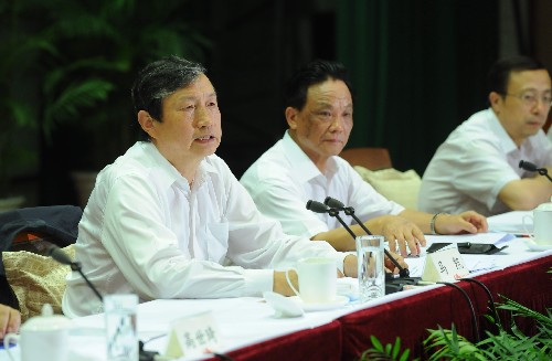 9月4日,国家行政学院2008年秋季开学典礼在北京举行。国务委员兼国务院秘书长、国家行政学院院长马凯出席并讲话。 新华社记者 李学仁 摄