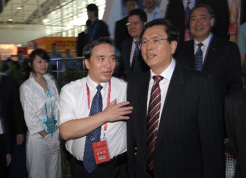 9月22日,第五届中国国际中小企业博览会暨中韩中小企业博览会在广州国际会议展览中心开幕。中共中央政治局委员、国务院副总理张德江出席开幕式。 新华社记者 刘大伟 摄