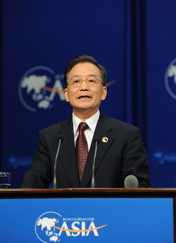 4月18日,中国国务院总理温家宝在博鳌亚洲论坛2009年年会开幕大会上发表主旨演讲。新华社记者 黄敬文 摄