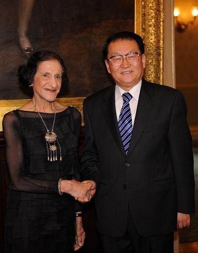 3月22日,中共中央政治局常委李长春在悉尼会见澳大利亚代总督、新南威尔士州州督玛利·巴希尔。 新华社记者 刘建生 摄