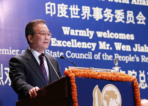 12月16日,国务院总理温家宝在新德里印度世界事务委员会发表演讲。 新华社记者 刘卫兵 摄