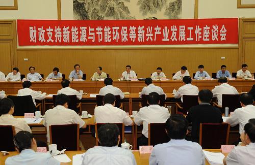 5月21日,中共中央政治局常委、国务院副总理李克强在北京出席财政支持新能源与节能环保等新兴产业发展工作座谈会并讲话。新华社记者 李学仁 摄