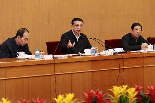 12月15日,“十二五”规划座谈会在北京举行。中共中央政治局常委、国务院副总理李克强出席座谈会并讲话。 新华社记者 庞兴雷 摄
