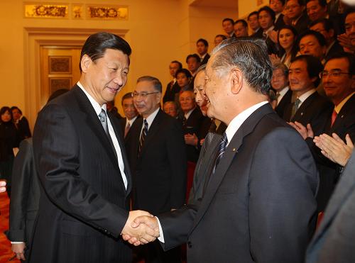 12月2日,国家副主席习近平在北京人民大会堂会见以日本国际贸易促进协会会长、日本众议院前议长河野洋平为团长的“2009年度日本国际贸易促进协会访华团”一行。 新华社记者 刘卫兵摄