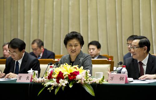 2月14日,中共中央政治局委员、国务委员刘延东在北京出席2012年全国科技工作会议并讲话。新华社记者 李学仁 摄