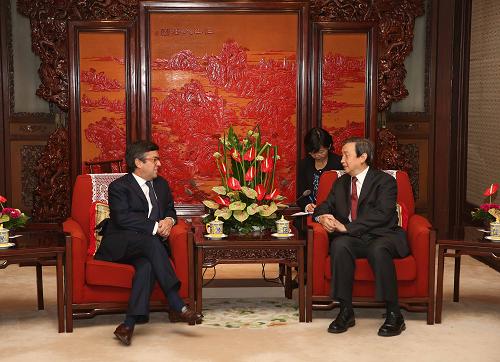 9月13日,中国国务院副总理马凯在北京中南海紫光阁会见美洲开发银行行长莫雷诺。新华社记者 刘卫兵 摄