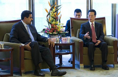 9月22日,中国-委内瑞拉高级混合委员会第十二次会议在北京举行。中共中央政治局常委、国务院副总理张高丽和委内瑞拉总统马杜罗出席会议闭幕式并致辞。闭幕式前,张高丽在钓鱼台国宾馆会见马杜罗。 新华社记者王晔摄