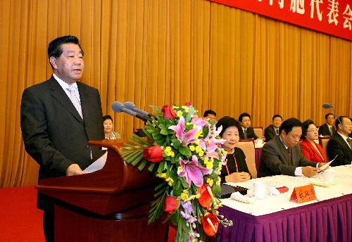 12月5日,第八次全国台湾同胞代表会议在北京开幕。中共中央政治局常委、全国政协主席贾庆林出席会议并讲话。 新华社记者 马占成 摄