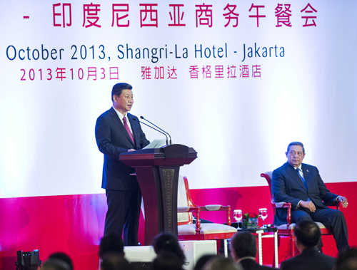 10月3日,正在印度尼西亚进行国事访问的国家主席习近平和印尼总统苏西洛在雅加达共同出席中印尼商务午餐会。 新华社记者 王晔 摄