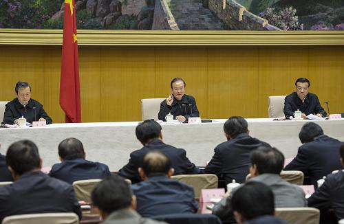 12月24日,国务院在北京召开全国审计工作电视电话会议,国务院总理温家宝发表讲话。国务院副总理李克强出席会议,国务委员兼国务院秘书长马凯主持会议。新华社记者 王晔 摄