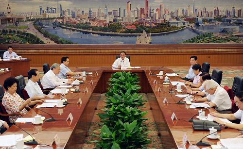 8月25日,十一届全国人大常委会第四十九次委员长会议在北京人民大会堂举行,吴邦国委员长主持会议。新华社记者 李涛 摄