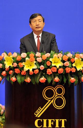9月8日,中国国务委员兼国务院秘书长马凯在厦门举行的第十三届中国国际投资贸易洽谈会上表示,30年来,中国累计批准设立外商投资企业近66万家,实际使用外资金额累计8990亿美元。新华社记者 姜克红摄