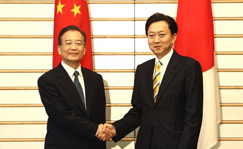 5月31日,正在日本访问的中国国务院总理温家宝在东京与日本首相鸠山由纪夫举行会谈。新华社记者 姚大伟 摄