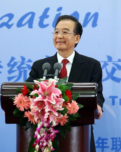 9月22日,中国国务院总理温家宝在北京人民大会堂出席主题为“古老文明,青春辉映”的中印青年传统文化交流大舞台活动。这是温家宝在活动中致辞。新华社记者 姚大伟 摄