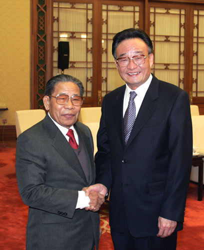 吴邦国分别会见赞比亚副总统和老挝国会主席