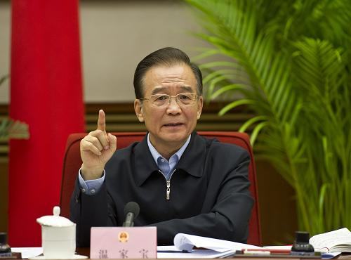 10月29日,国务院总理温家宝在北京主持召开国务院常务会议,分析当前经济形势,部署近期经济工作。新华社记者 李学仁 摄