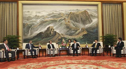 5月23日,中国国家副主席李源潮在北京会见土耳其青年政治家干部考察团。新华社记者 丁林 摄