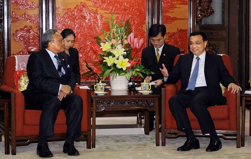 7月19日,中共中央政治局常委、国务院副总理李克强在北京中南海紫光阁会见泰国政府第一副总理素贴·特素班。新华社记者 李涛 摄