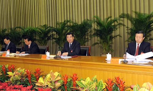 12月27日至28日,中央农村工作会议在北京举行。中共中央政治局委员、国务院副总理回良玉出席会议并讲话。新华社记者 黄敬文 摄