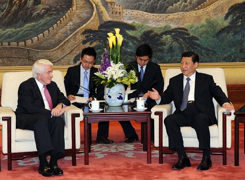 5月21日,国家副主席习近平在北京人民大会堂会见美国商会会长托马斯·多诺霍。新华社记者 饶爱民 摄