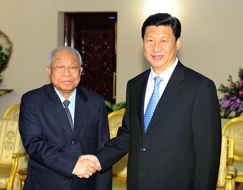 12月22日,正在柬埔寨进行正式访问的中国国家副主席习近平在金边会见柬埔寨参议院主席谢辛。新华社记者 李涛 摄