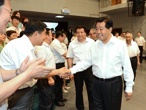 6月5日,中共中央政治局常委、全国政协主席贾庆林在北京会见出席中国绿化基金会2011绿色公益盛典活动代表并讲话。新华社记者 刘建生 摄