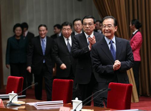 1月6日至7日,全国金融工作会议在北京举行。中共中央政治局常委、国务院总理温家宝出席会议并讲话。中共中央政治局常委、国务院副总理李克强出席会议。 新华社记者 刘卫兵 摄