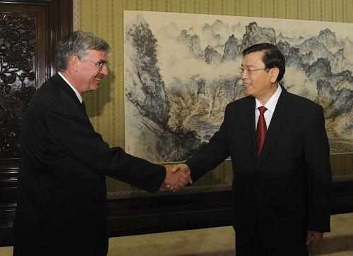 9月23日,国务院副总理张德江在北京中南海紫光阁会见法国赛峰集团董事长兼首席执行官赫特曼。新华社记者 李学仁 摄