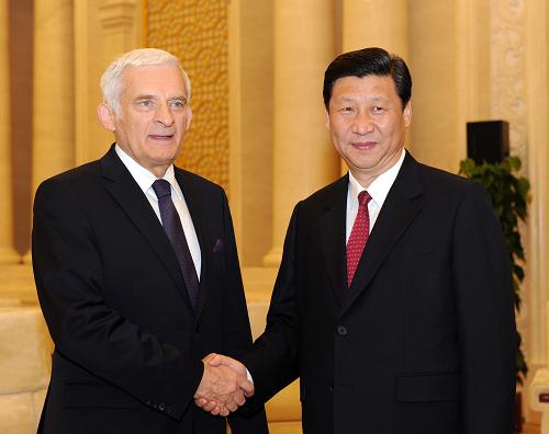 5月27日,国家副主席习近平在北京人民大会堂会见欧洲议会议长布泽克。新华社记者 饶爱民 摄