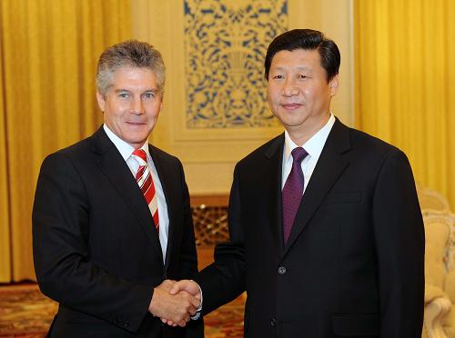 习近平会见澳大利亚外长 3月27日,国家副主席习近平在北京人民大会堂会见来华进行正式访问的澳大利亚外长史密斯。 新华社记者 饶爱民摄