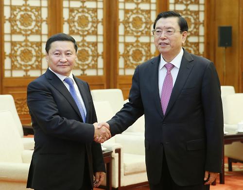 10月25日,全国人大常委会委员长张德江在北京人民大会堂会见蒙古国总理阿勒坦呼亚格。新华社记者姚大伟摄