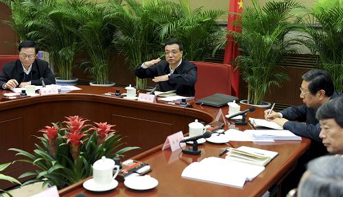 12月19日,中共中央政治局常委、国务院副总理李克强在北京主持召开经济社会发展和改革调研工作座谈会并讲话。 新华社记者 张铎 摄