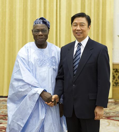 7月24日,中国国家副主席李源潮在北京会见出席2013年“理解与合作”对话活动的尼日利亚前总统奥巴桑乔等外国客人。新华社记者 谢环驰 摄